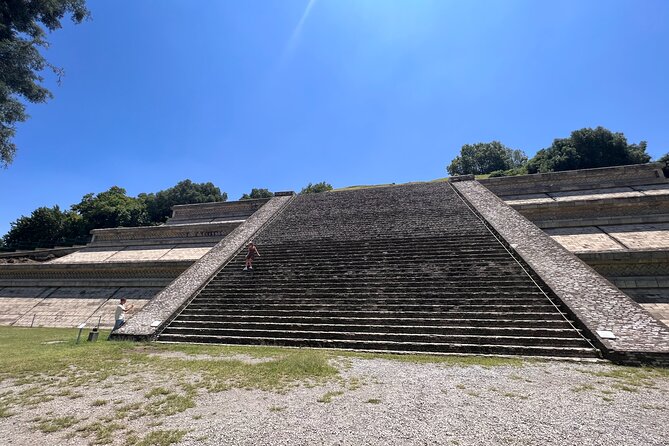 1 day in Puebla and Cholula in private tour from Mexico city - Cholula’s Big Pyramid, the Yellow Church, and the Museum Setup