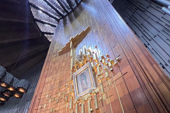 100% private tour in Guadalupe's Basilica with transport - The Offering sculpture and the Holy Water chapel