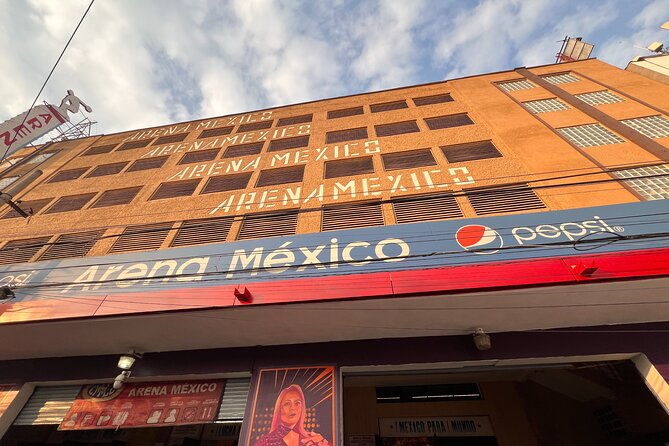 2 hours Lucha Libre Show (mexican wrestling) with transport - Your 2-hour show, what to expect once the matches start
