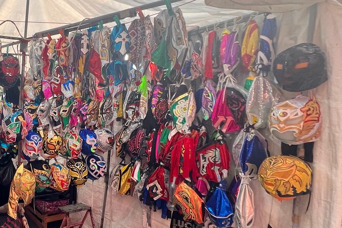 2 hours Lucha Libre Show (mexican wrestling) with transport - Pre-show time inside the arena, how to use it