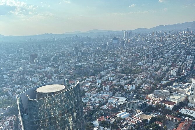 30' Mexico City Helicopter Tour - Landing at Ritz Carlton Reforma - The hook here is the Ritz-Carlton helipad landing