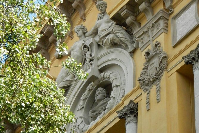 Architecture and History of Mexico City - Small Groups - Stop 3: House of Tiles, Nearly 300 Years of Visual Clues