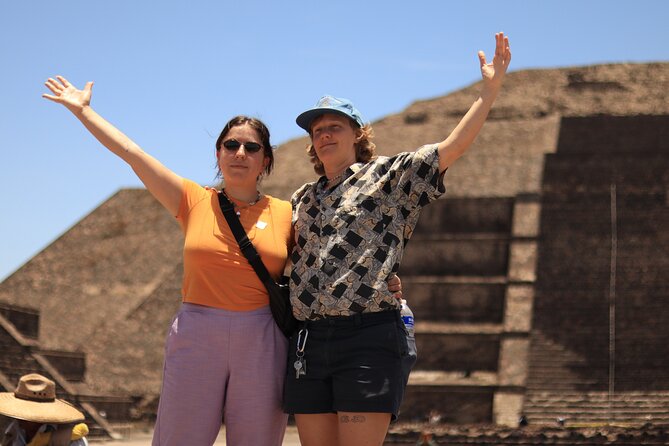 Balloon Flight and Tour in Teotihuacán from Mexico City - The balloon launch rhythm: coffee, a wait, and why layers pay off