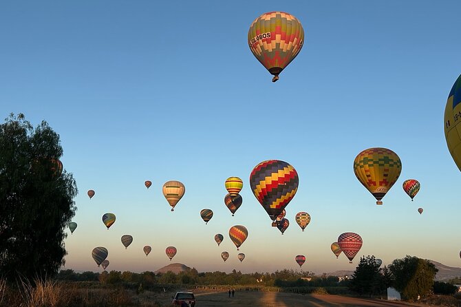 Balloon flight + Breakfast + Transportation from CDMX (SMALL GROUP) - Teotihuacan pyramids in one focused hour, Sun and Moon plus the Causeway