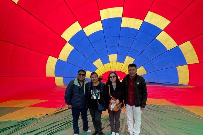 Balloon flight + pick up in CDMX + Breakfast in Cave + Pyramids - Pre-flight in Tlatoani Tours: coffee, cookies, and balloon setup