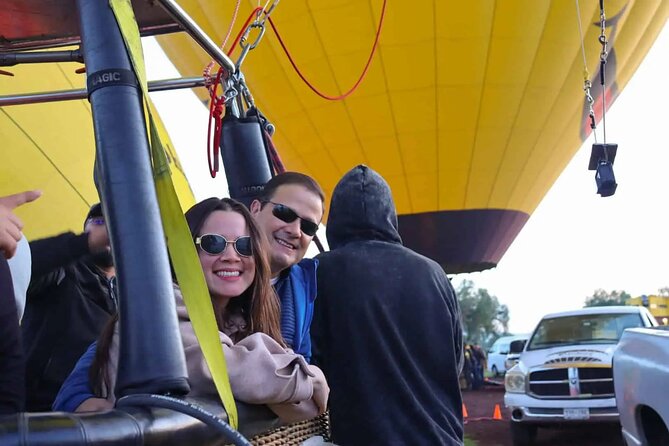 Balloon flight Teotihuacan, Breakfast in a cave Pick up in CDMX - Stop 1: A 40 minute balloon flight over the Teotihuacan valley