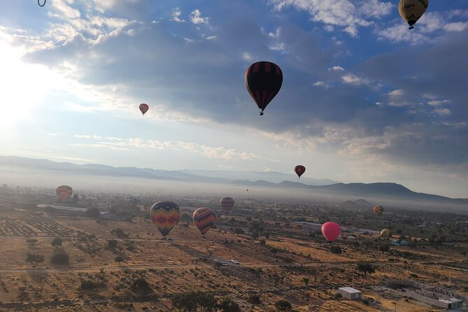 Balloon flight + Transportation + Breakfast in Cave or buffet + Pyramids - Breakfast at La Cueva Teotihuacán: Food in an Actual Cave