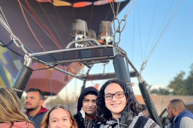 Balloon flight with private transportation and guided tour to Teotihuacán - San Francisco Mazapa Check-In: Coffee, Toasted Bread, and Balloon Inflation