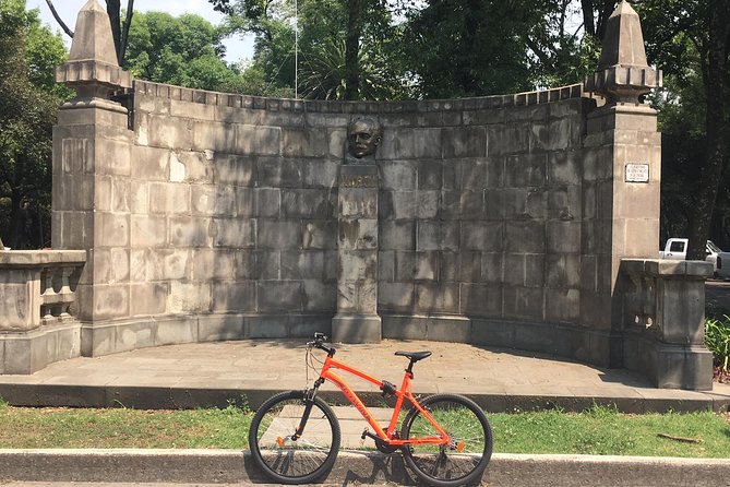 Bike Tour in Mexico City - Bosque de Chapultepec: how the ride and stories work together