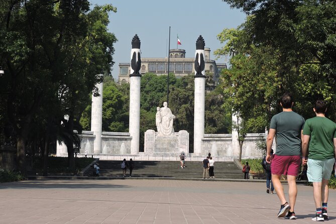 Bike tour in the Chapultepec Forest and Roma Condesa - Your guide experience: Jose, small group, and a relaxed pace