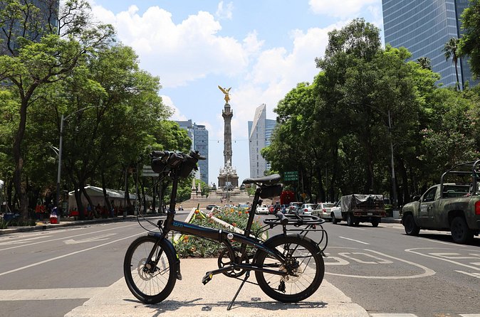 Bike Tour through Chapultepec, Reforma and the Zócalo / Mexico - Templo Mayor, New Spain, and the Zócalo ride-by view