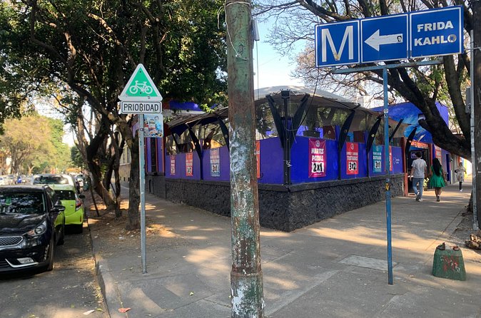 Bike Tour through Colonia Del Valle and Coyoacán / Mexico - Plaza Hidalgo in Coyoacán: the fall of Tenochtitlán and New Spain landmarks