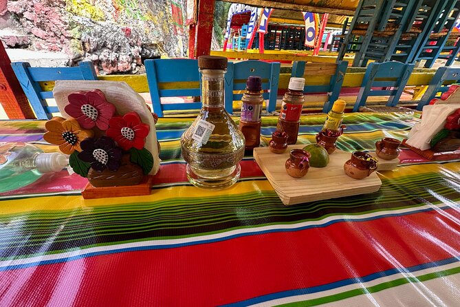 Boat Tour in Mexico City and Mezcal Fiesta with Food and ∞Drinks - Food on the canal: what’s included and how it fits the route