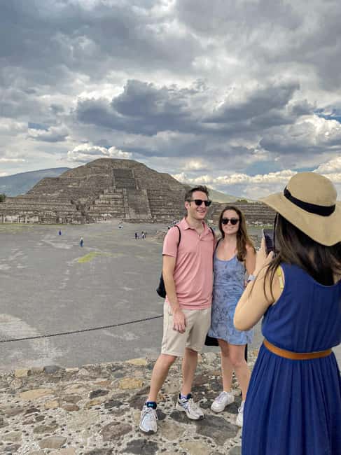 CDMX: balloon ride over Teotihuacan with transportation included - Landing Celebration: Sparkling Wine Toast and Your Flight Certificate