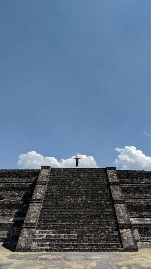 CDMX: Early visit to Teotihuacan - Getting picked up in CDMX, then riding out to the site