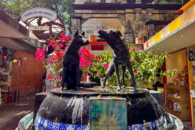 CDMX Enjoy a unique tour of Xochimilco and Coyoacán - Xochimilco on a traditional trajinera: chinampas, music, and market time