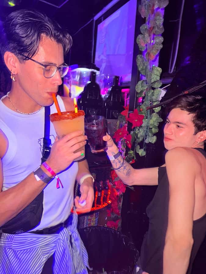CDMX LGBT Tour: 3 Clubs + Drinks + Ride + Host - Fuente de Cibeles start, then straight into the night