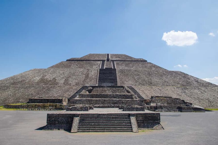 CDMX: Teotihuacan, Tlatelolco and Guadalupe Tour - Basilica of Our Lady of Guadalupe: faith, symbolism, and a sense of scale