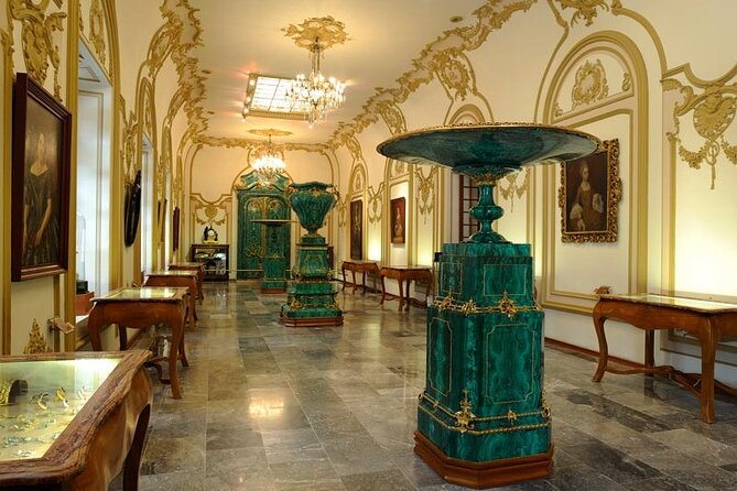 Chapultepec Castle and Anthropology Tour, starting from CDMX - Start at Hemiciclo a Juarez, then head for Chapultepec Hill