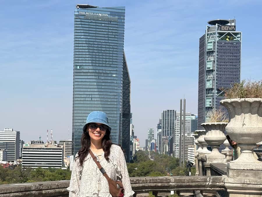 Chapultepec Castle: Private tour with local guide, tickets included - From Chapultepec Forest to the castle hill, the walk that does the storytelling