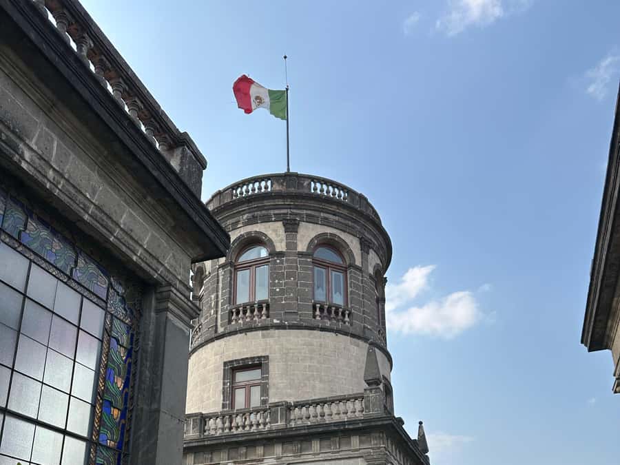 Chapultepec Castle: Private tour with local guide, tickets included - Chapultepec Castle is a castle for a reason, not just a pretty name