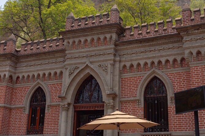 Chapultepec Walking Tour and Picnic - A 2-hour loop from Museo de Arte Moderno to the lake