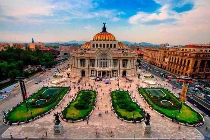 City Tour and Xochimilco Floating gardens - Zócalo and the National Palace: Where power is written in stone