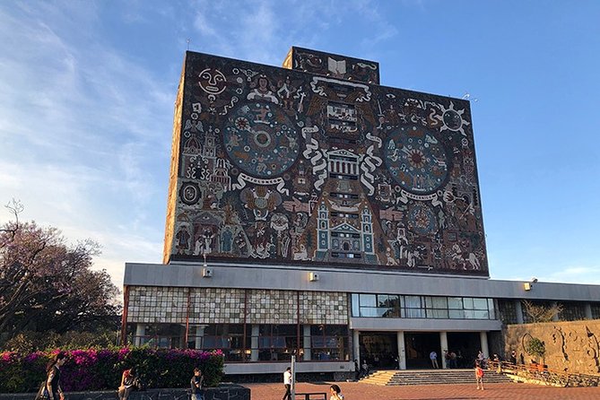 City Tour and Xochimilco Floating gardens - Metropolitan Cathedral: Quick, free, and worth standing still