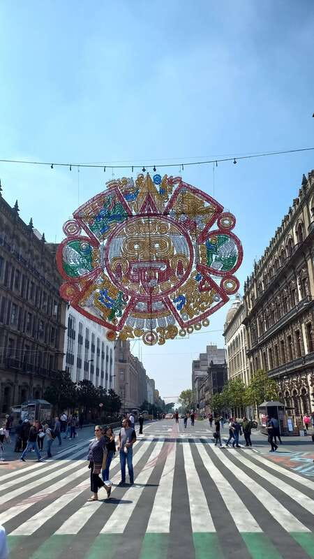 Ciudad de Mexico: Historia y vida moderna en la capital - Time, meeting point, and the walking reality