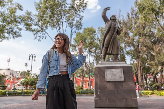 Coyoacan Food Tour - Francisco Sosa Avenue and the Fuente de los Coyotes photo moment