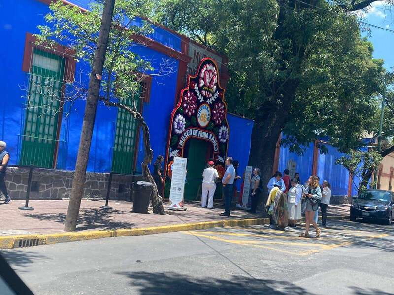 COYOACAN: FRIDA KAHLO STEPS IN COYOACAN AND SAN ANGEL CDMX - Puerta 5 Viveros de Coyoacán to the Frida landmarks zone