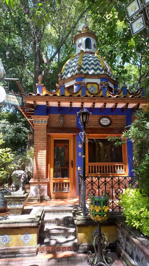 Coyoacan, history and life in a magical neighborhood - Parroquia San Juan Bautista Coyocán and the former convent stop