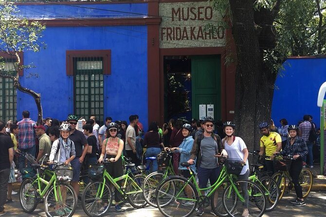 Coyoacán Walking Tour: Access to Frida Kahlo Museum & Tacos - Guides, group size, and why the pacing feels right