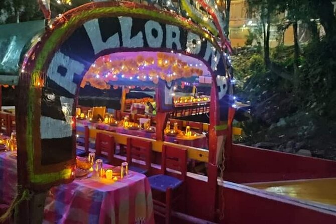 Day of the Dead Night in Xochimilco: Dinner & beer tasting - The main event: dinner and beer tastings aboard the boat