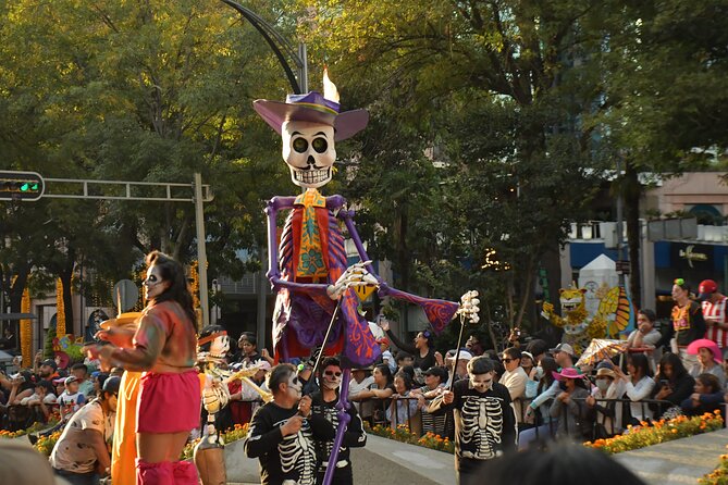 Day of the Dead Tour in Mexico City - Panteón at night: altars, guidance, and careful footsteps