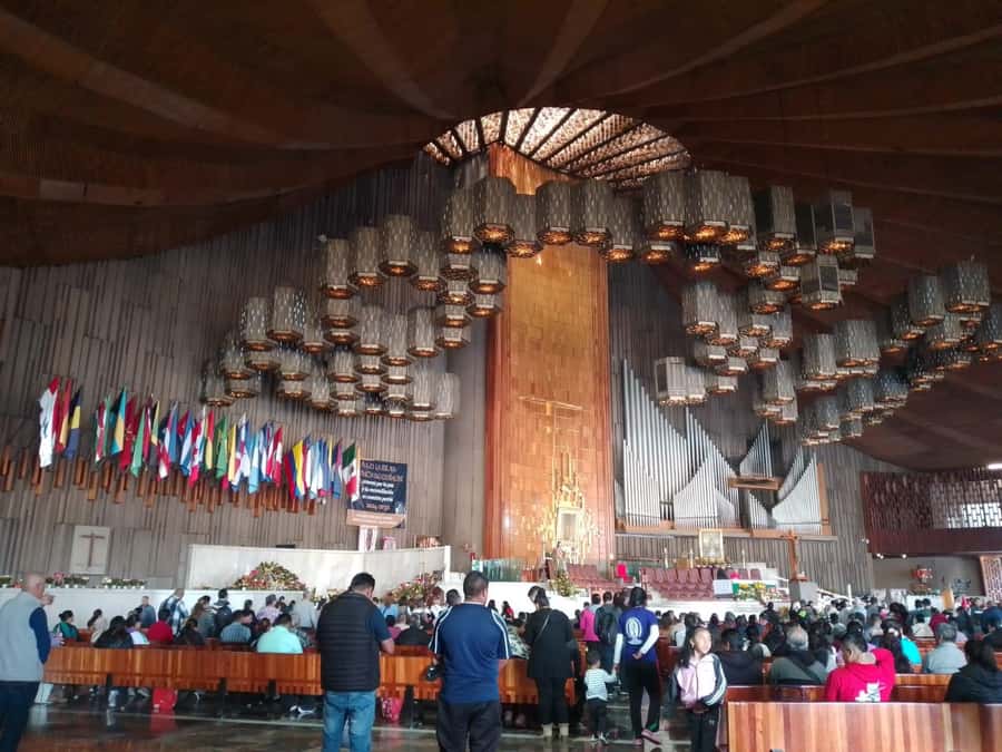 Discover the iconic Basilica of Guadalupe in Mexico City. - Your 2-hour route, starting at John Paul II
