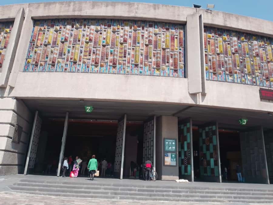 Discover the iconic Basilica of Guadalupe in Mexico City. - Practical tips for a smoother visit (dress code included)