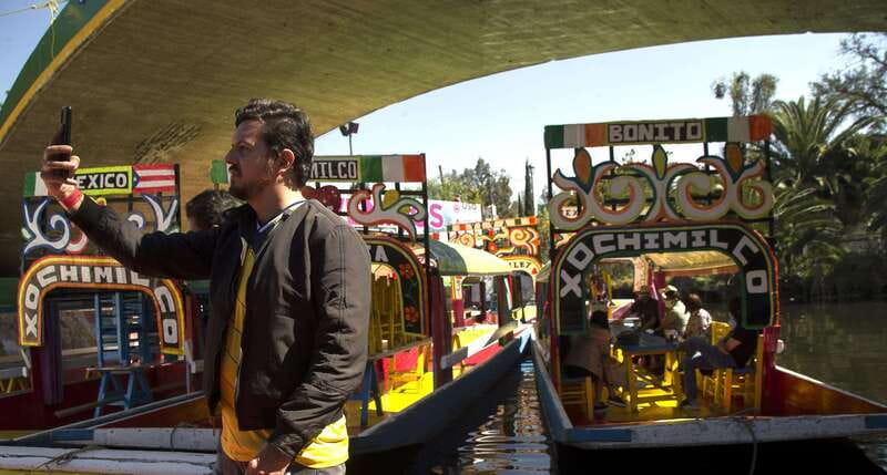Discover Xochimilco and Coyoacán: Tradition, Music, Culture - Between Neighborhoods: Another 45 Minutes on the Bus