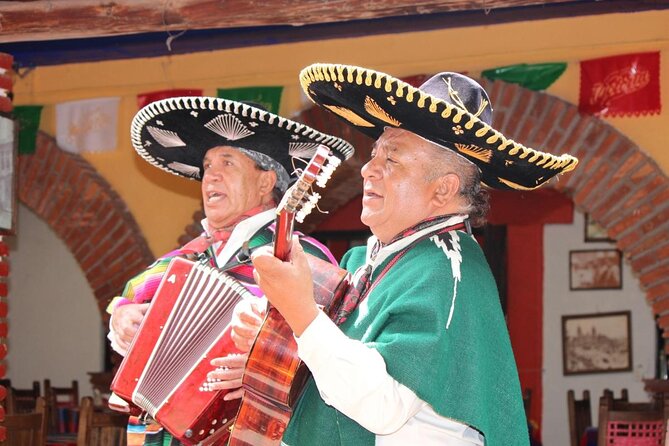 Drinks, Music and Lucha libre on a Saturday Night in Mexico City - Key points worth your attention