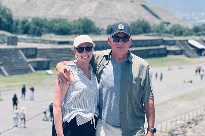 Eat in a local house & access to restricted areas in Teotihuacan - Coffee first: the Roma Norte and Col Juárez meeting points
