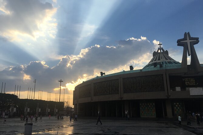 El mejor Tour Privado, Piramides de Teotihuacán y Basílica. ! - Stop 4 at the Basilica de Santa María de Guadalupe