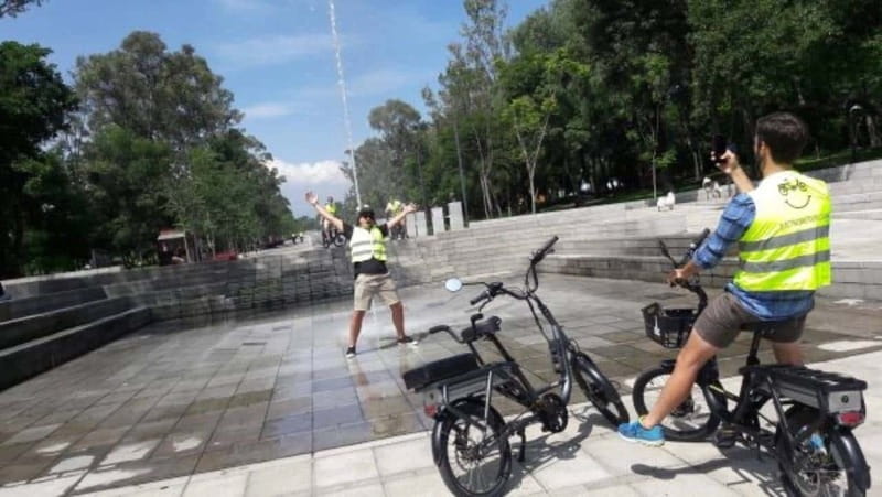 Electric Bike City Tour with a taco stop. - Pastelería Ideal dessert break: why the sweet stop is smart