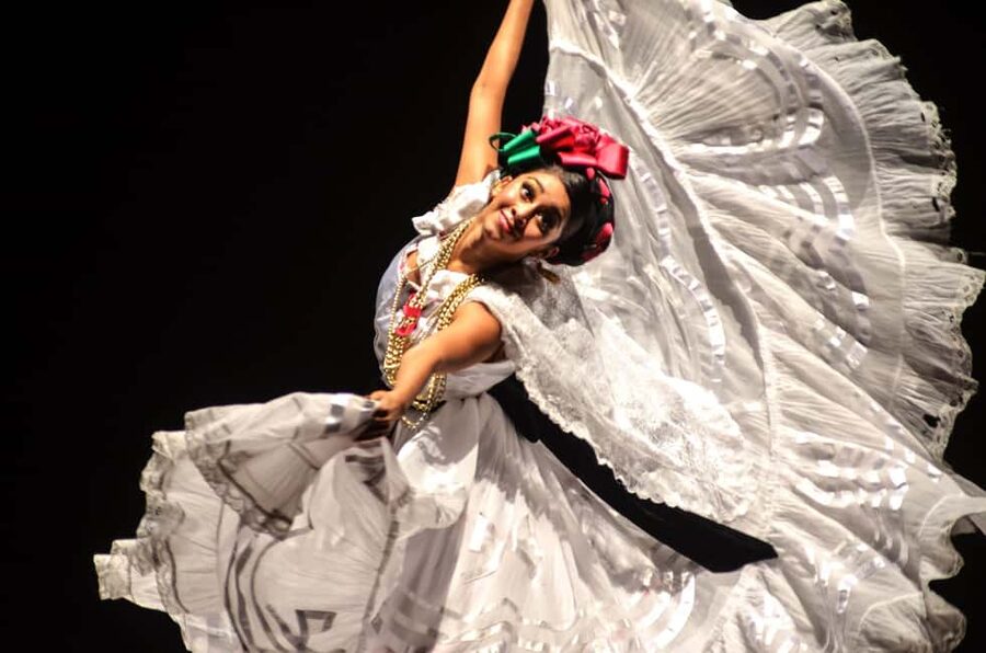 Enjoy the Folkloric Ballet at the Palacio de Bellas Artes - Key things I’d underline before you go