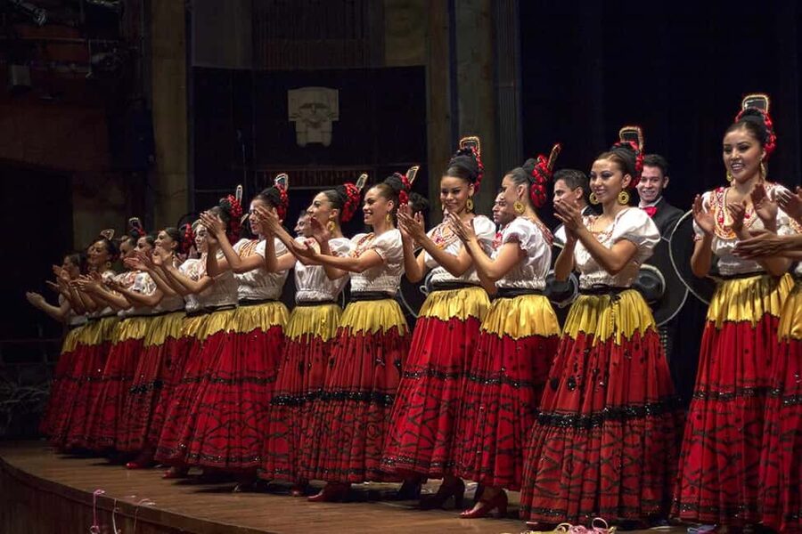 Enjoy the Folkloric Ballet at the Palacio de Bellas Artes - Mexican Folklorico Meets Palacio de Bellas Artes: What Makes It Worth Your Time