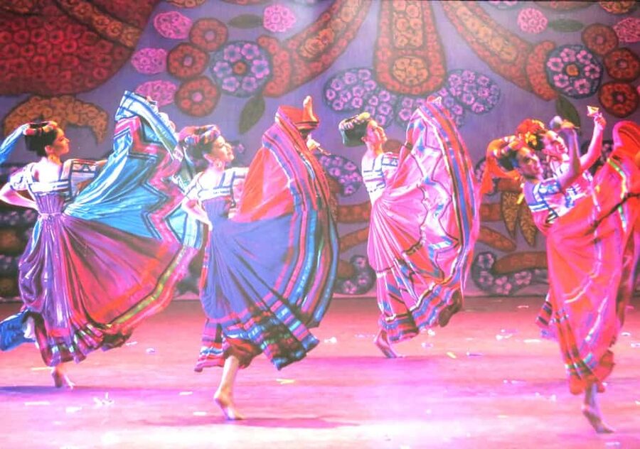 Enjoy the Folkloric Ballet at the Palacio de Bellas Artes - Who Should Book, and Who Should Skip This One