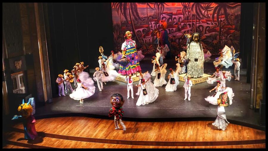 Enjoy the Folkloric Ballet at the Palacio de Bellas Artes - Should You Book Ballet Folklórico de México at Bellas Artes?