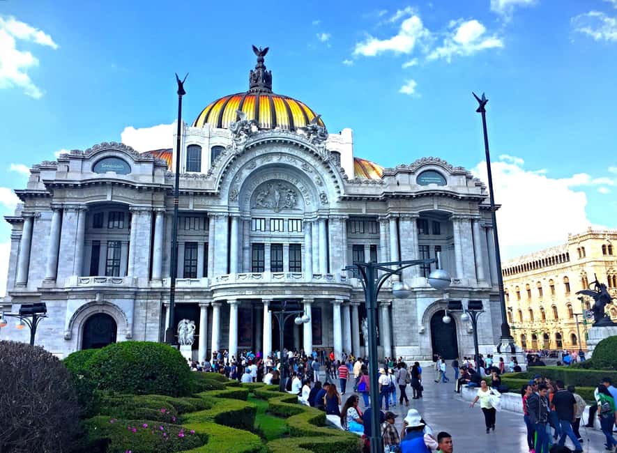 Enjoy the Folkloric Ballet at the Palacio de Bellas Artes - FAQ