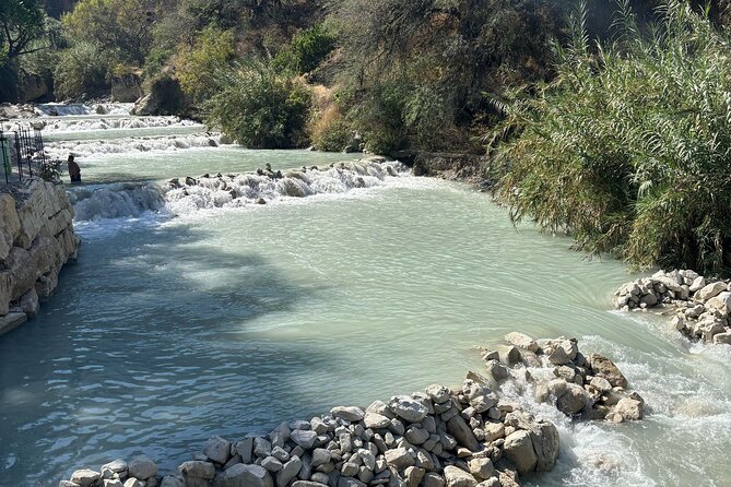 Exclusive Full-Day Tolantongo & La Gloria Hot Springs Adventure - Morning rhythm: breakfast stop and the Hidalgo break
