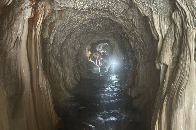 Exclusive Full-Day Tolantongo & La Gloria Hot Springs Adventure - Grutas Tolantongo: geothermal tunnel time and the lunch reset