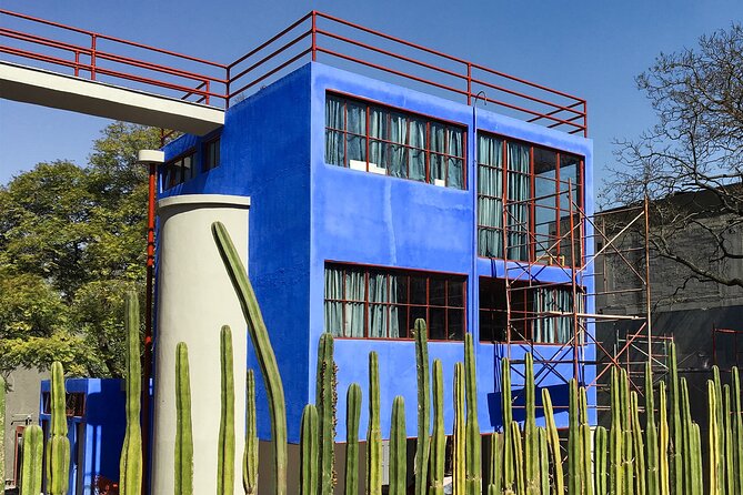 EXCLUSIVE TOUR Casa Estudio Frida Kahlo-Diego Rivera Small Groups - Small group format, and why it helps in a busy museum world
